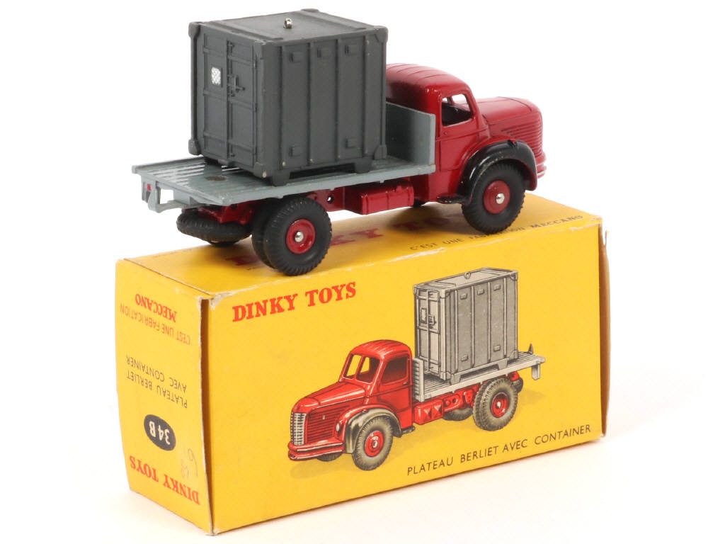 Lot 198 - DINKY TOYS (FRANCE) (1)