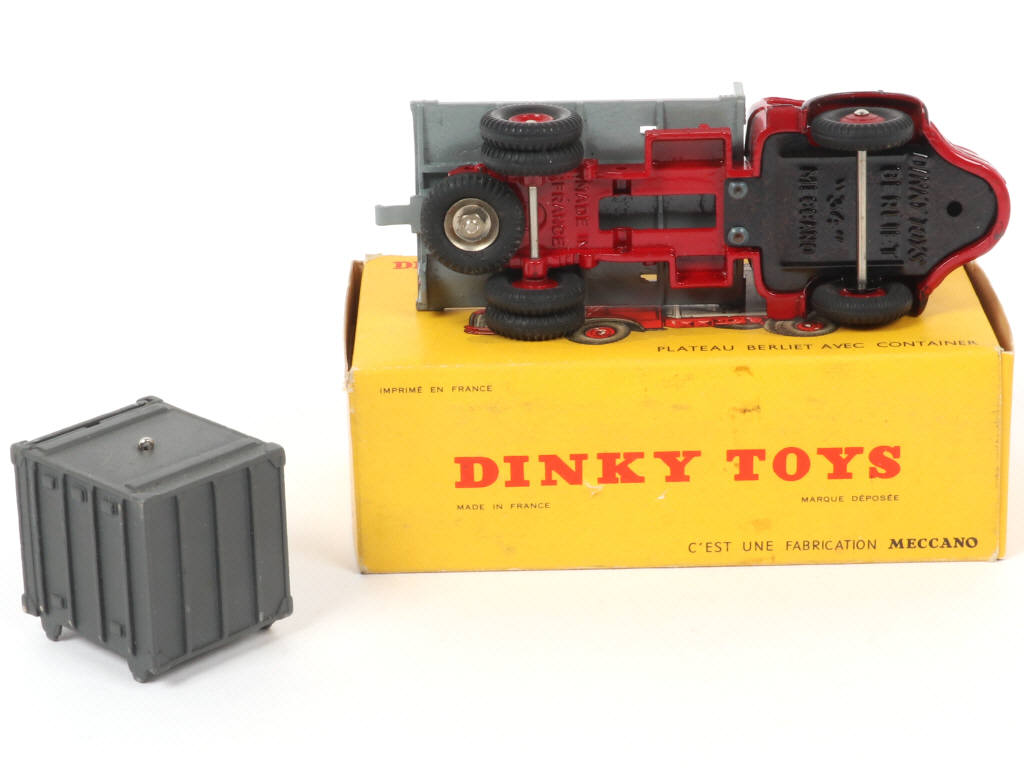 Lot 198 - DINKY TOYS (FRANCE) (1)
