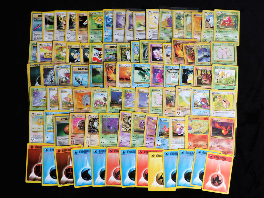 Lot 63 - POKEMON COMPANY (85)