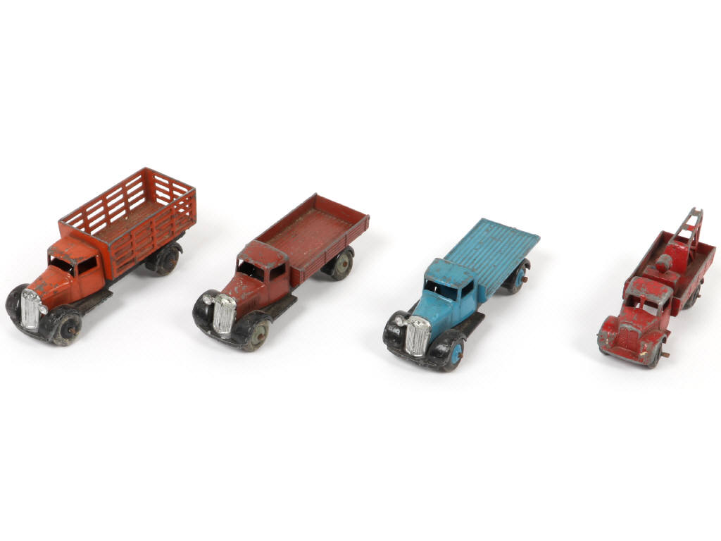 Lot 180 - DINKY TOYS (GB) (4)