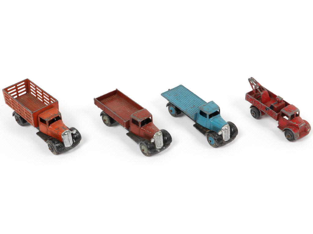 Lot 180 - DINKY TOYS (GB) (4)