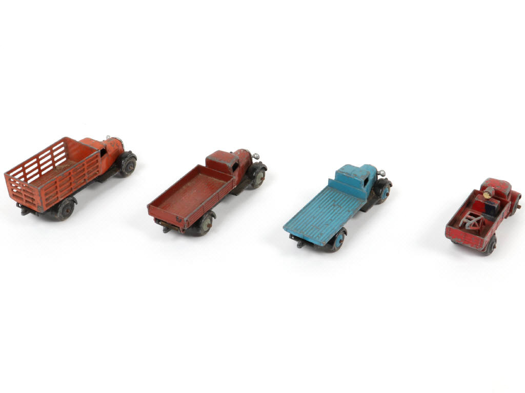 Lot 180 - DINKY TOYS (GB) (4)