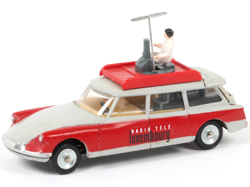 Lot 148 - DINKY TOYS (FRANCE) (1)
