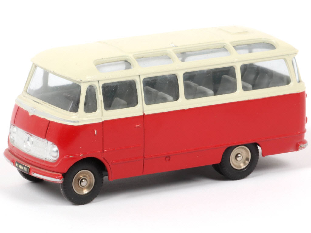 Lot 193 - DINKY TOYS (FRANCE) (1)