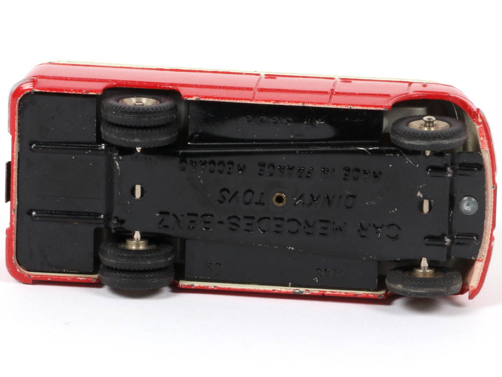 Lot 193 - DINKY TOYS (FRANCE) (1)