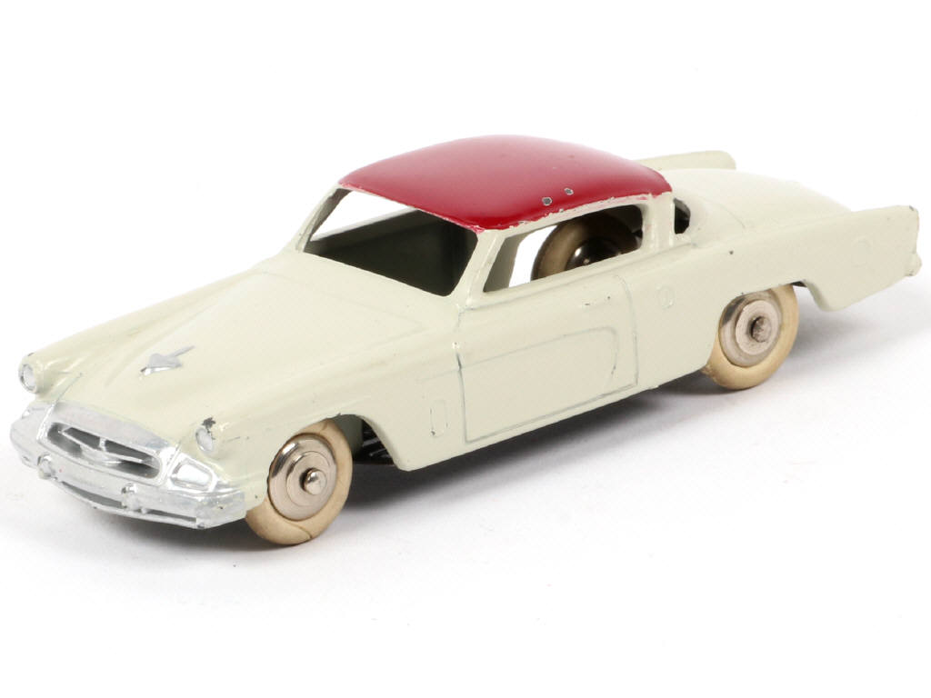 Lot 140 - DINKY TOYS (FRANCE) (1)