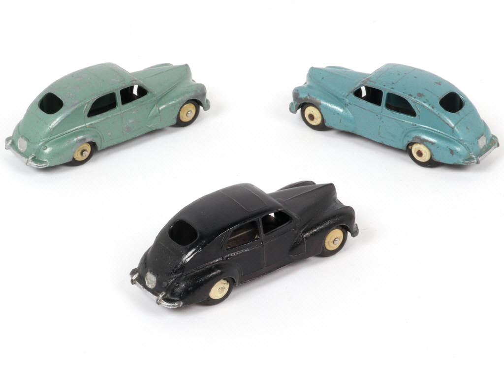 Lot 236 - DINKY TOYS (FRANCE) (4)