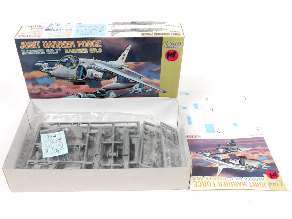 Lot 23 - DIVERS (10)