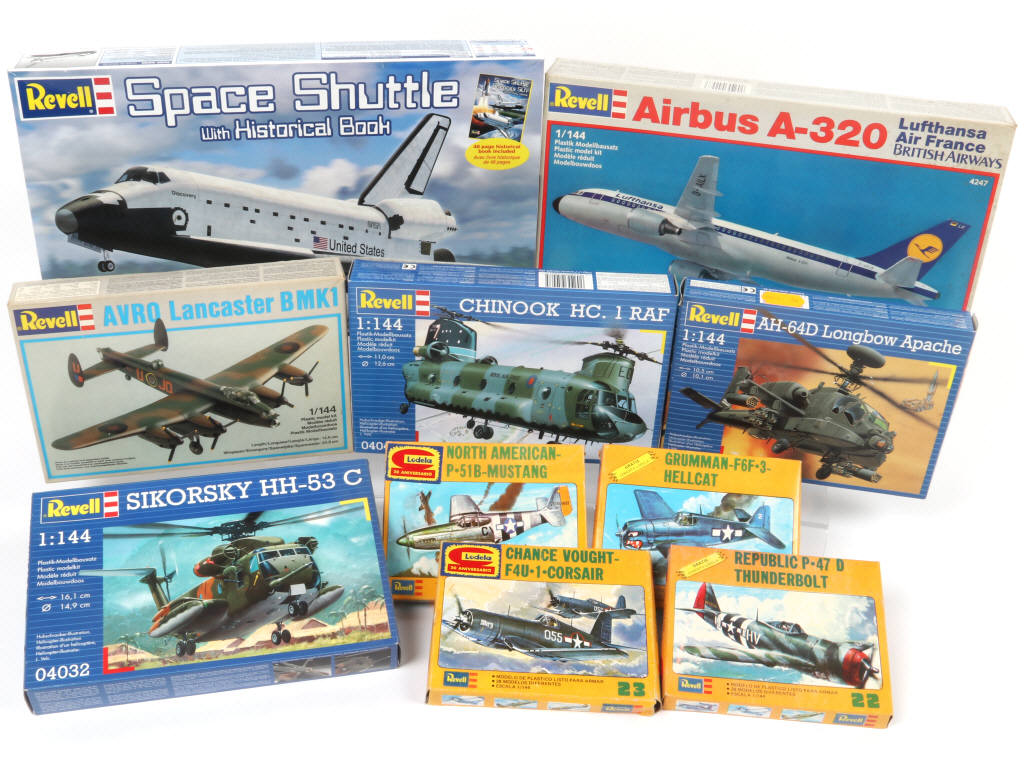 Lot 52 - REVELL (USA) (10)
