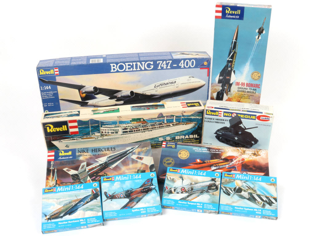 Lot 55 - REVELL (USA) (10)
