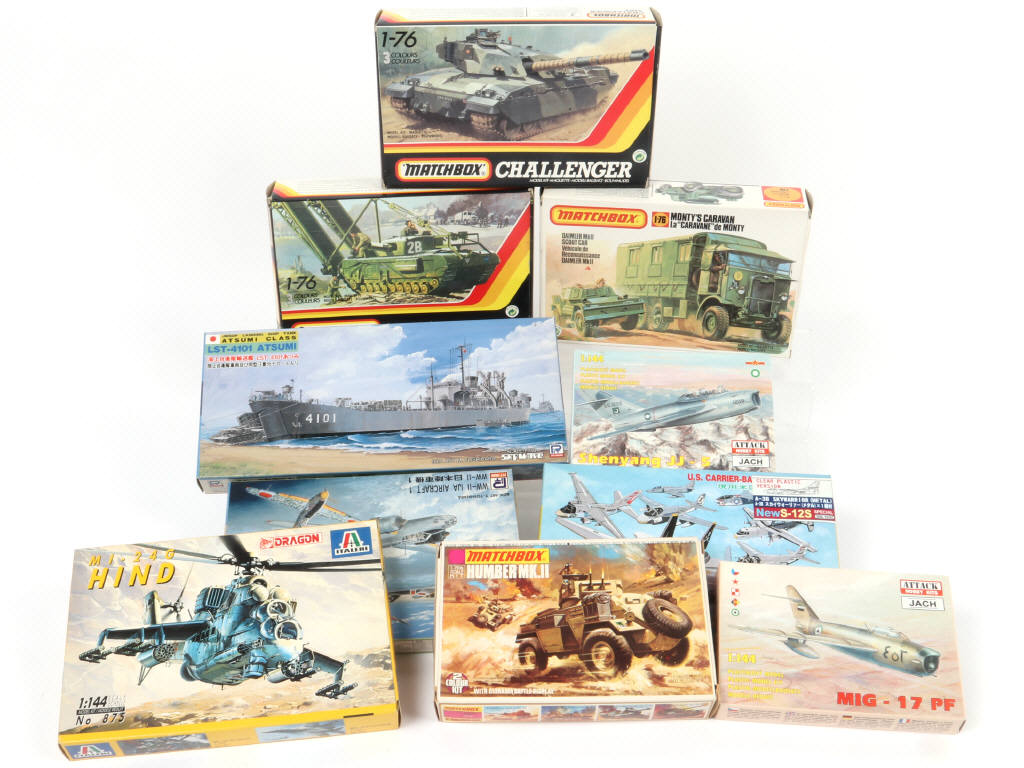 Lot 18 - DIVERS (10)