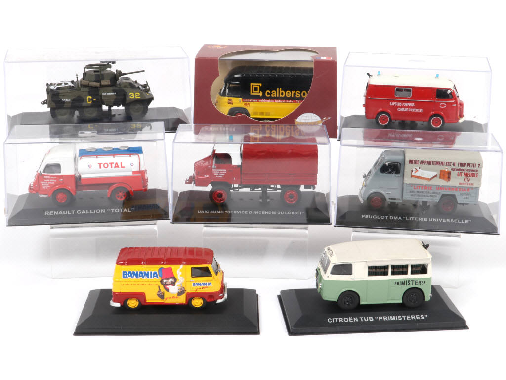 Lot 72 - DIVERS (8)