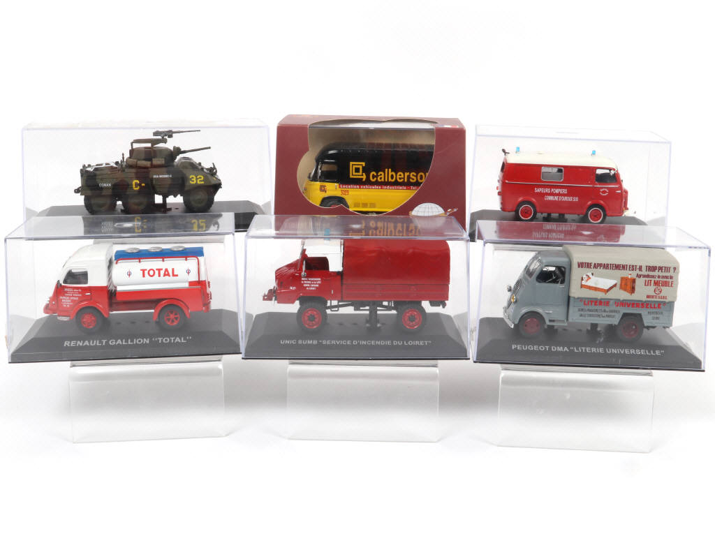 Lot 72 - DIVERS (8)