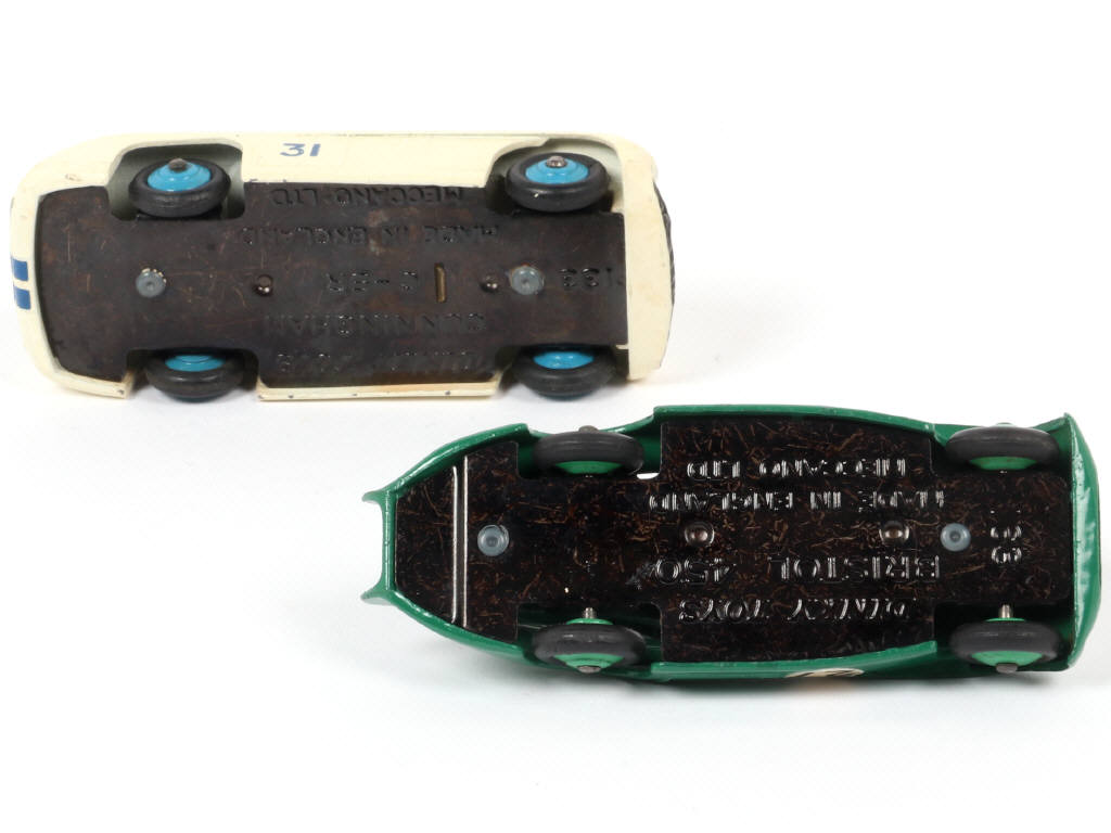 Lot 104 - DINKY TOYS (GB) (2)