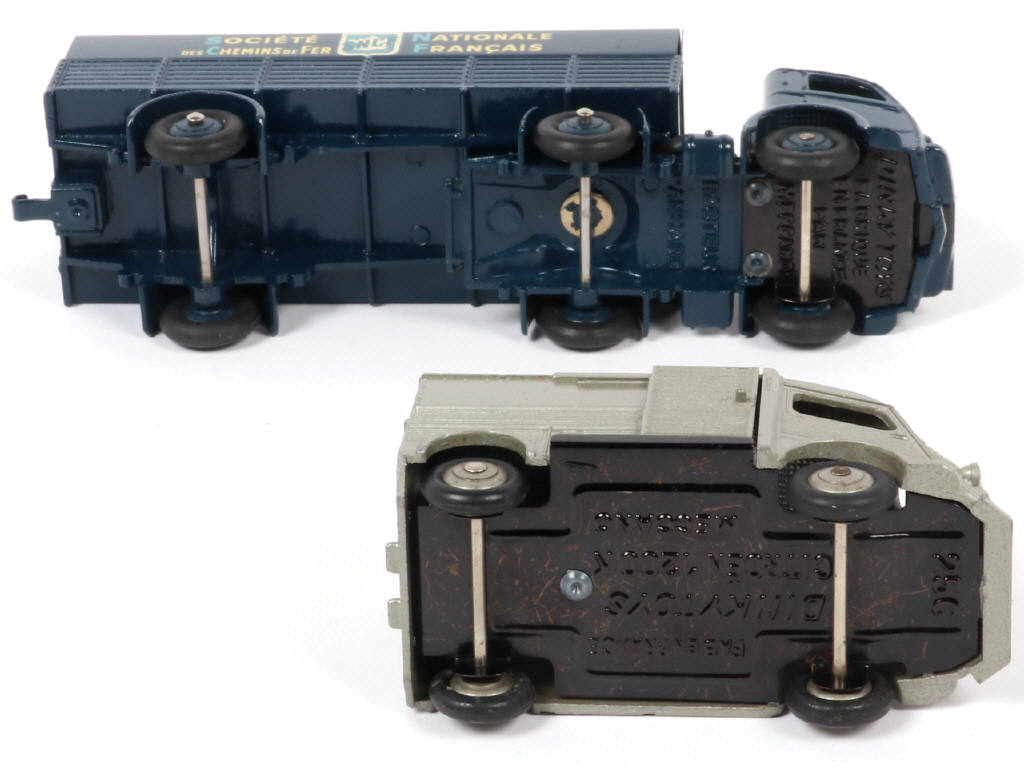 Lot 196 - DINKY TOYS (FRANCE) (2)