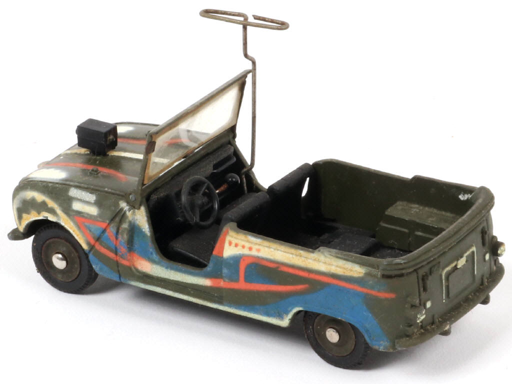 Lot 172 - DINKY TOYS (FRANCE) (1)