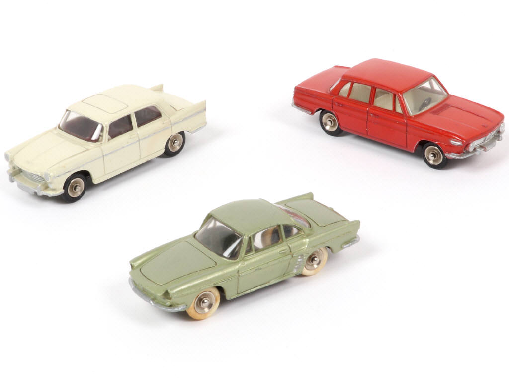 Lot 206 - DINKY TOYS (FRANCE) (3)