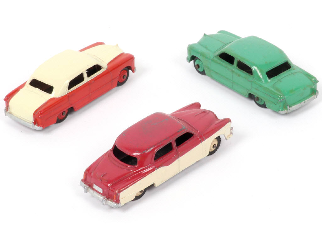 Lot 119 - DINKY TOYS (GB) (3)