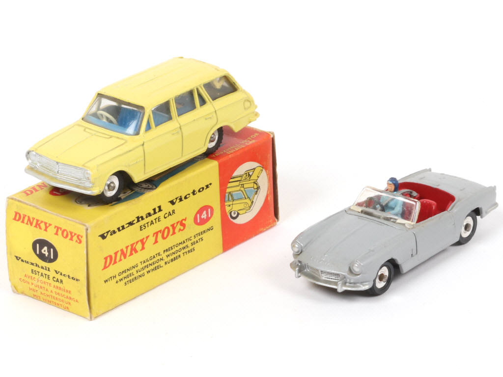 Lot 109 - DINKY TOYS (GB) (2)