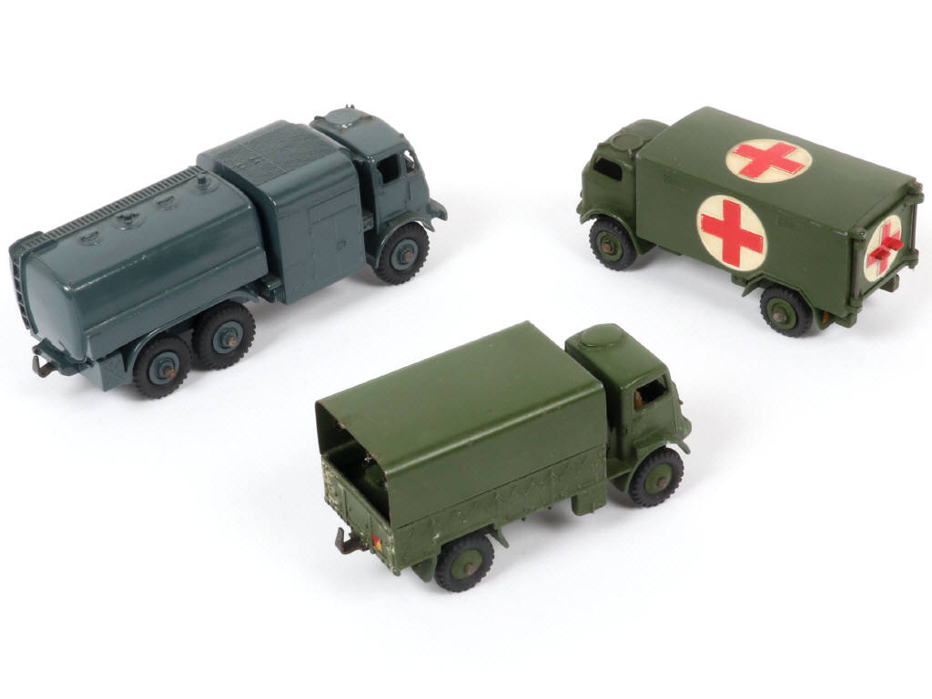 Lot 113 - DINKY TOYS (GB) (3)
