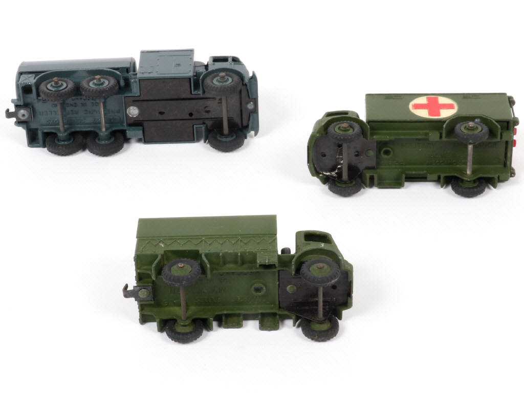 Lot 113 - DINKY TOYS (GB) (3)