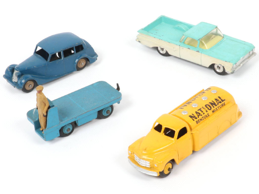 Lot 127 - DINKY TOYS (GB) (4)