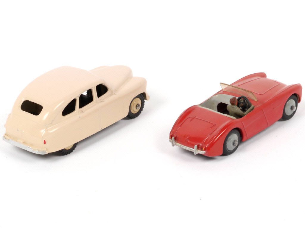 Lot 102 - DINKY TOYS (GB) (2)