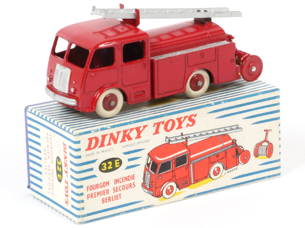 Lot 173 - DINKY TOYS (FRANCE) (1)