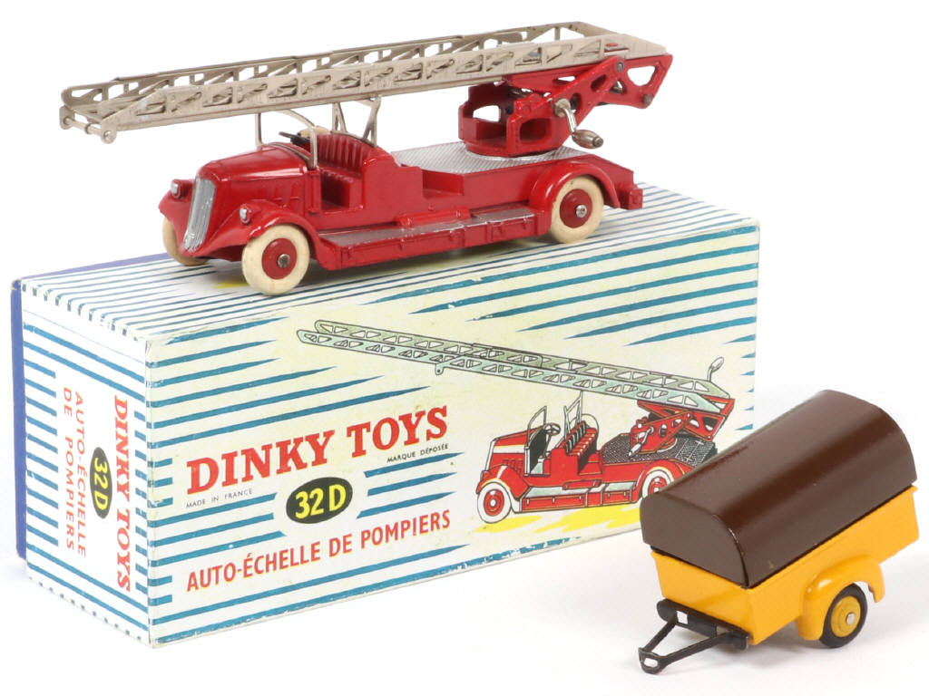 Lot 200 - DINKY TOYS (FRANCE) (2)