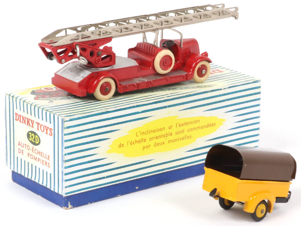 Lot 200 - DINKY TOYS (FRANCE) (2)