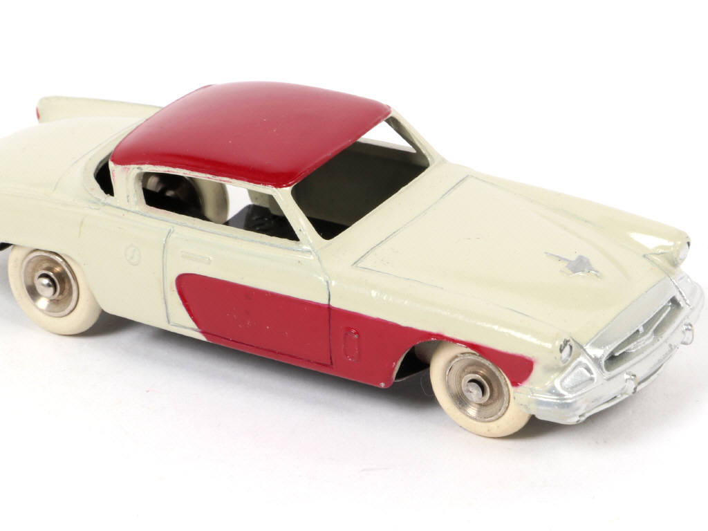 Lot 92 - DINKY TOYS (FRANCE) (1)
