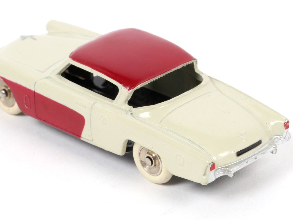 Lot 92 - DINKY TOYS (FRANCE) (1)
