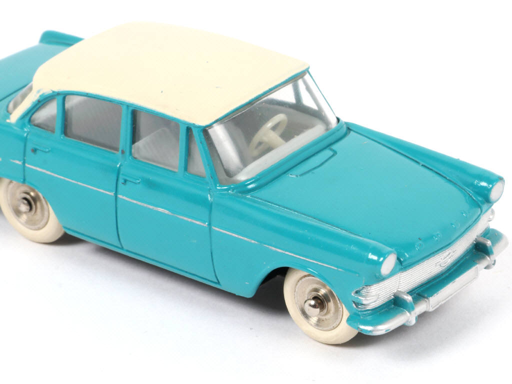 Lot 84 - DINKY TOYS (FRANCE) (1)