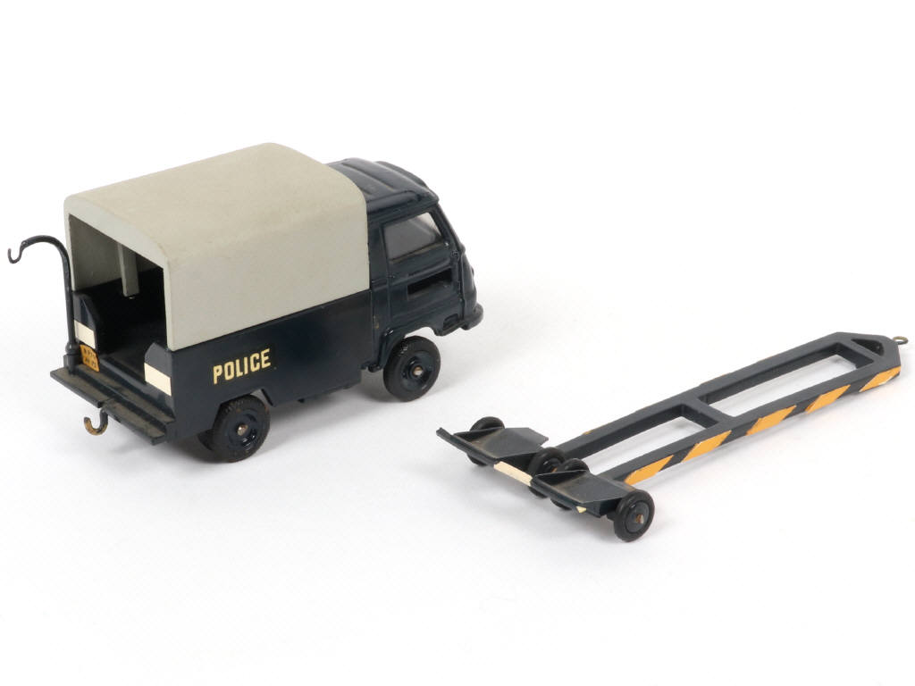 Lot 100 - DINKY TOYS (FRANCE) (1)