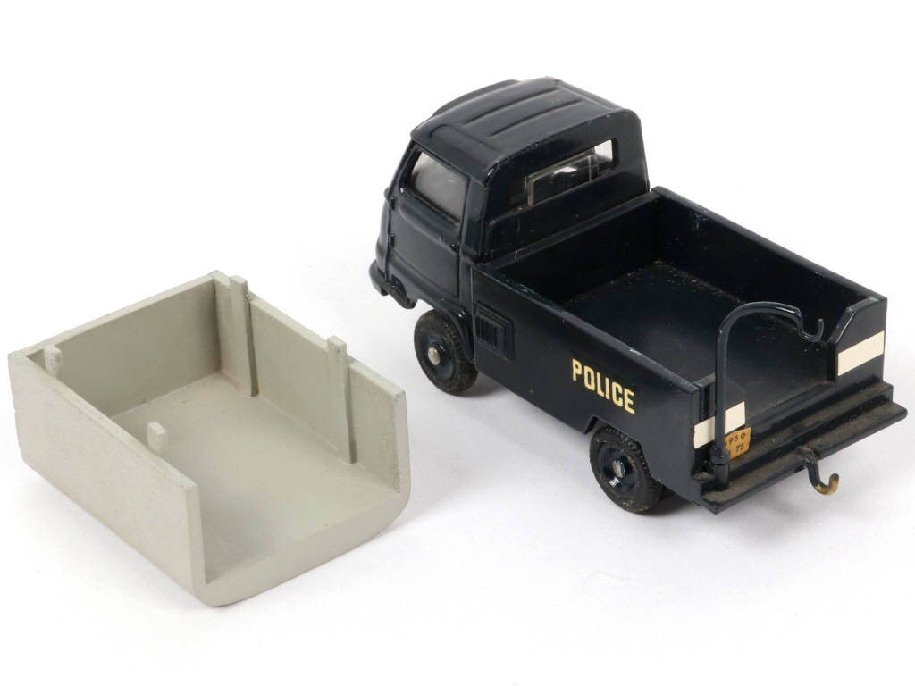 Lot 100 - DINKY TOYS (FRANCE) (1)