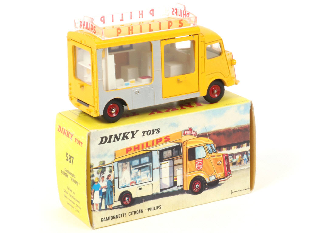 Lot 107 - DINKY TOYS (FRANCE) (1)