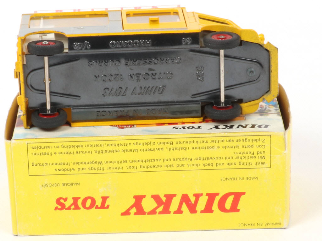 Lot 107 - DINKY TOYS (FRANCE) (1)
