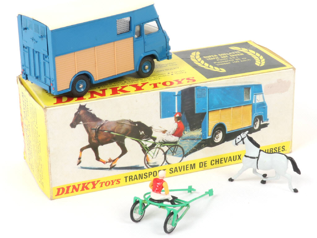 Lot 113 - DINKY TOYS (FRANCE) (1)