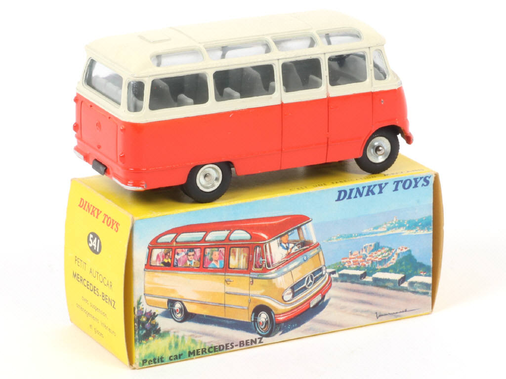 Lot 124 - DINKY TOYS (FRANCE) (1)