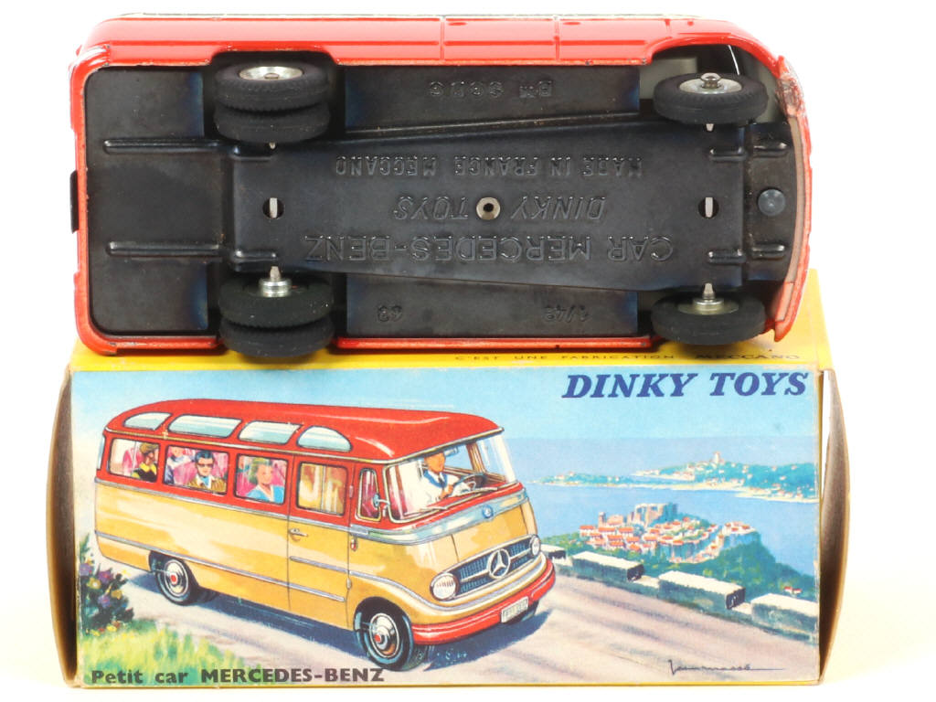 Lot 124 - DINKY TOYS (FRANCE) (1)
