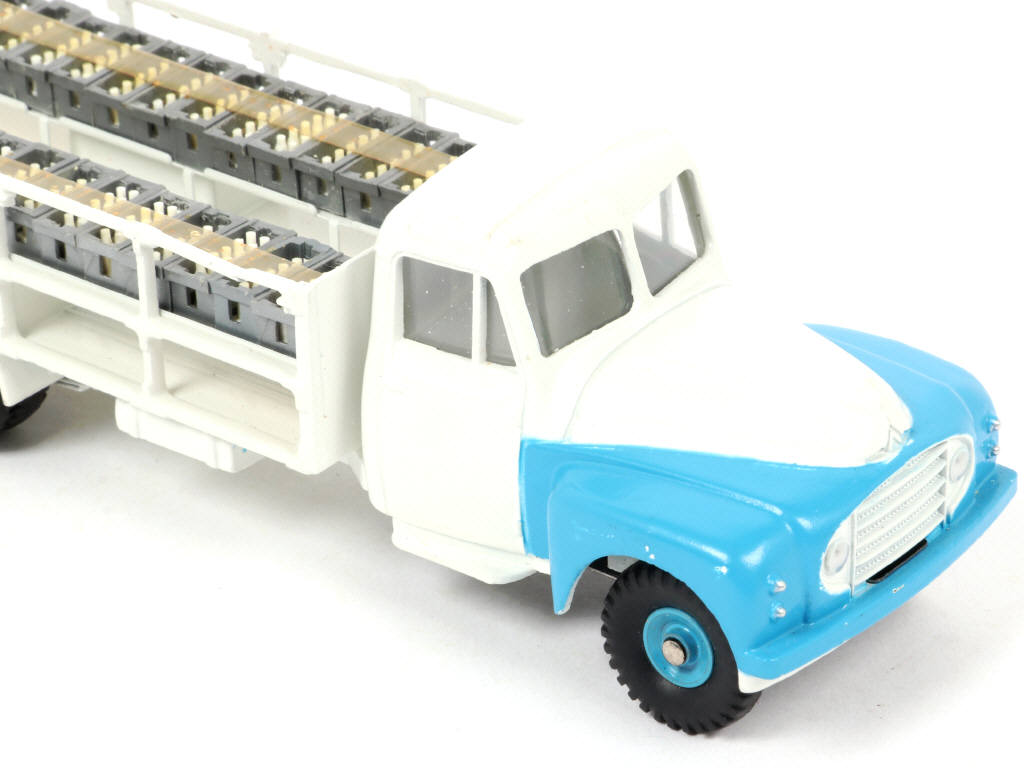 Lot 120 - DINKY TOYS (FRANCE) (1)