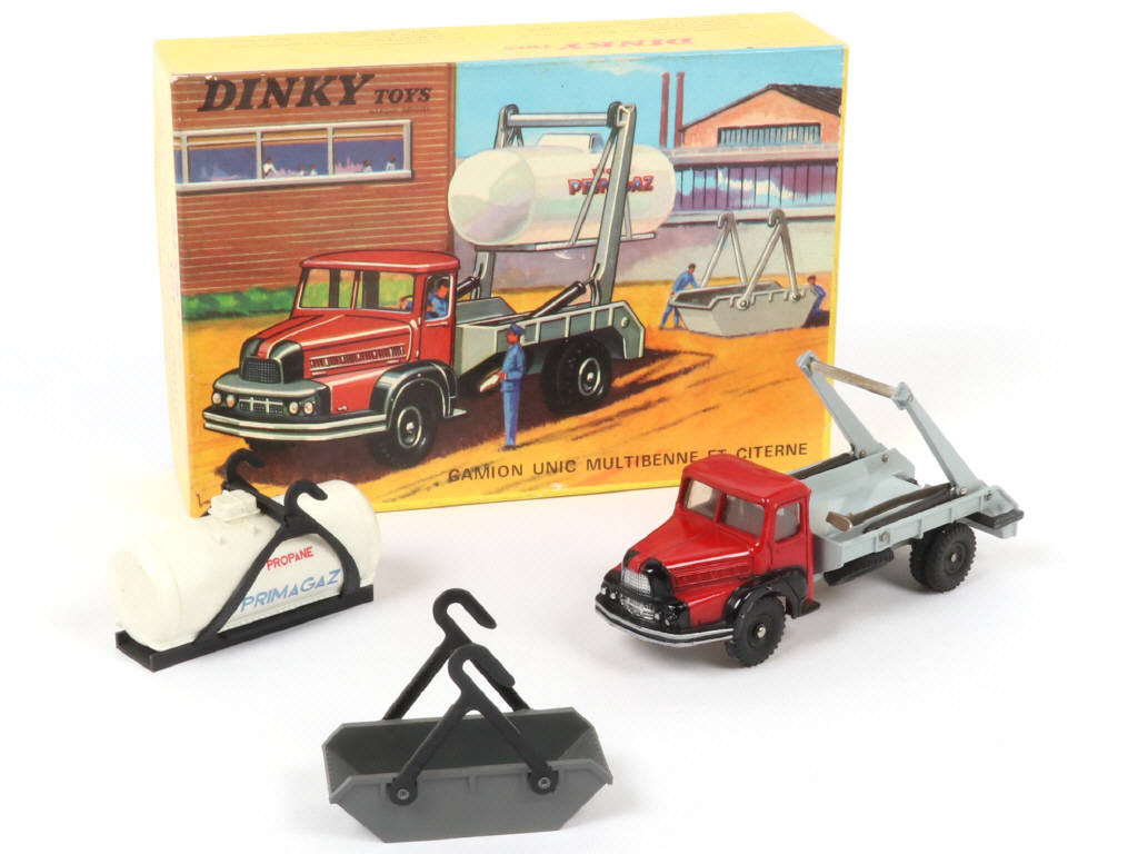 Lot 122 - DINKY TOYS (FRANCE) (1)