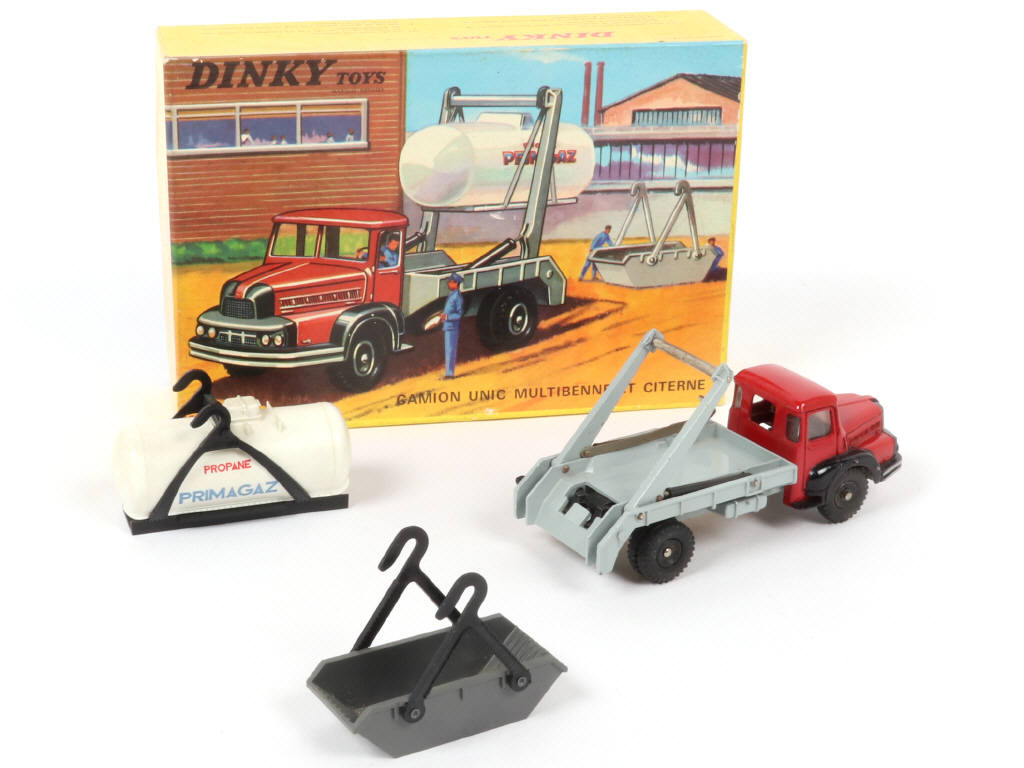 Lot 122 - DINKY TOYS (FRANCE) (1)