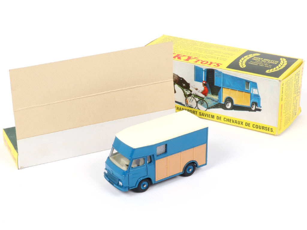 Lot 111 - DINKY TOYS (FRANCE) (1)