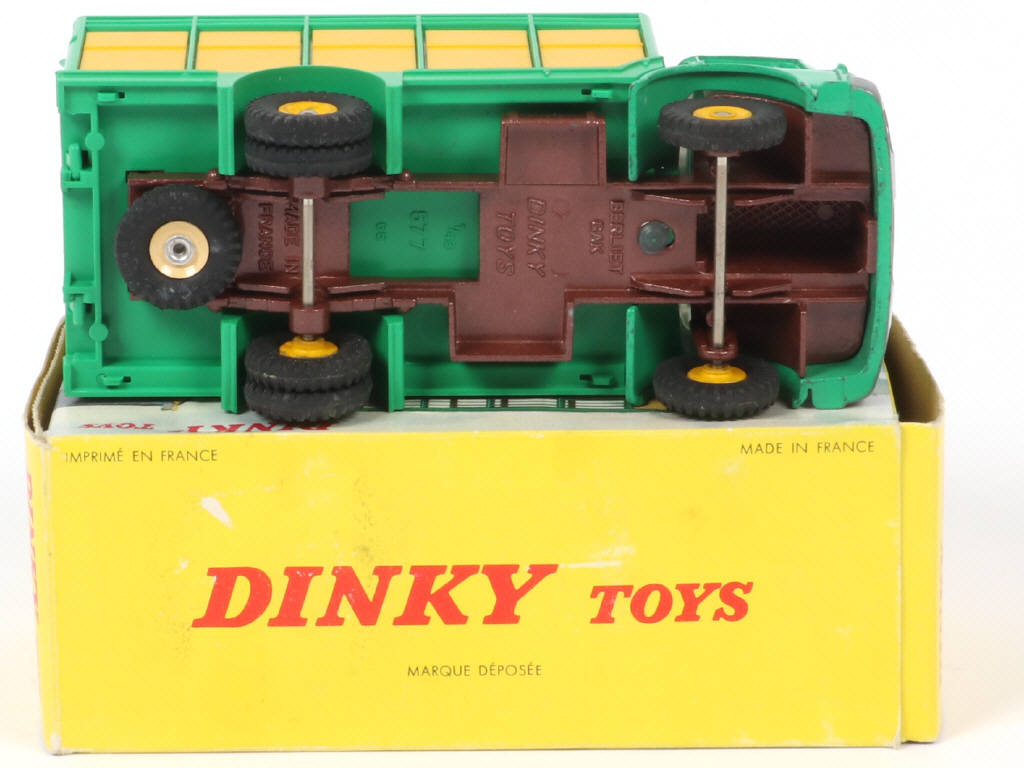 Lot 115 - DINKY TOYS (FRANCE) (1)