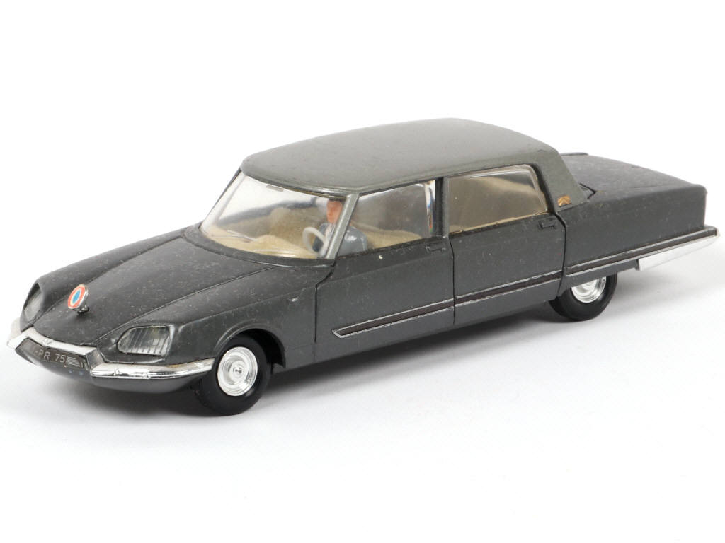 Lot 38 - DINKY TOYS (FRANCE) (1)