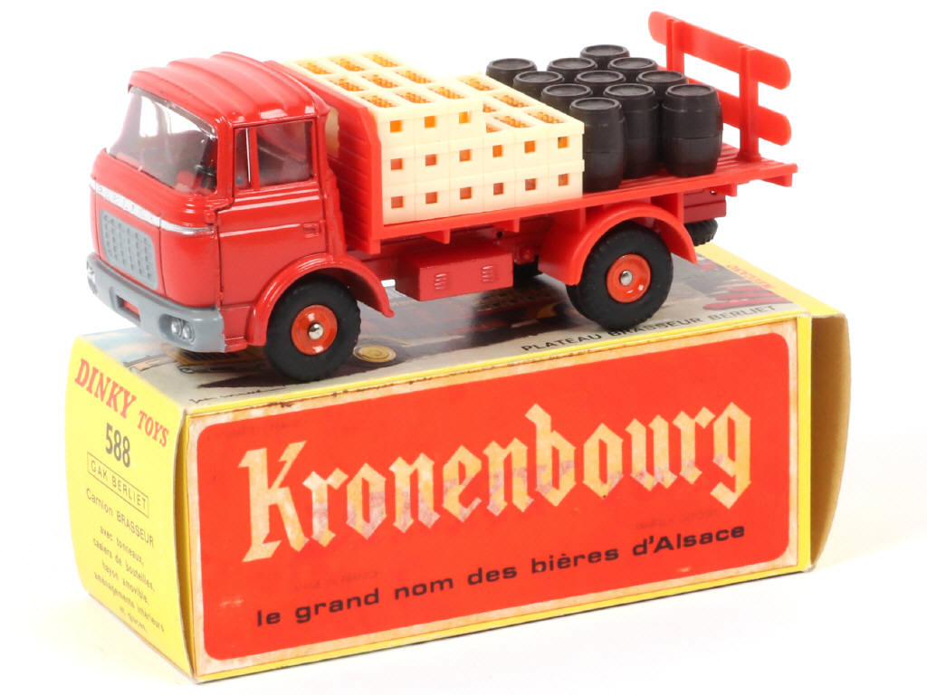 Lot 119 - DINKY TOYS (FRANCE) (1)