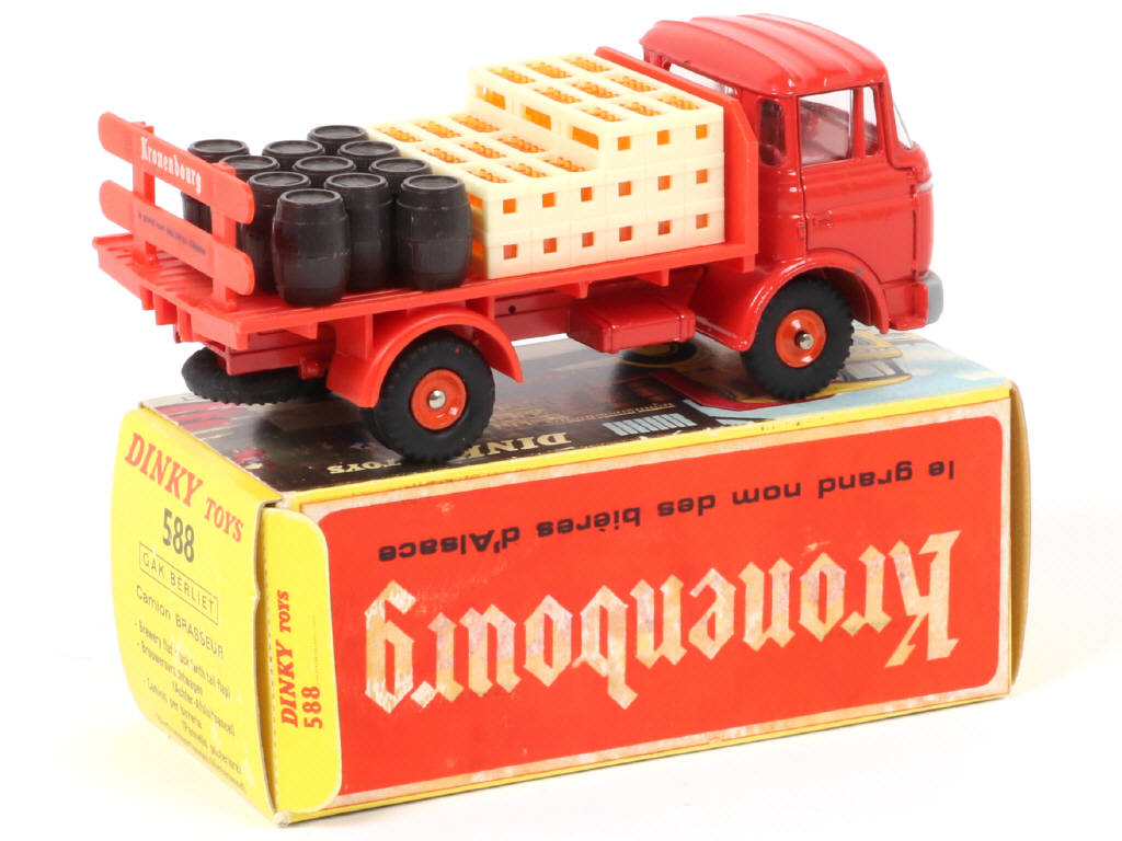 Lot 119 - DINKY TOYS (FRANCE) (1)