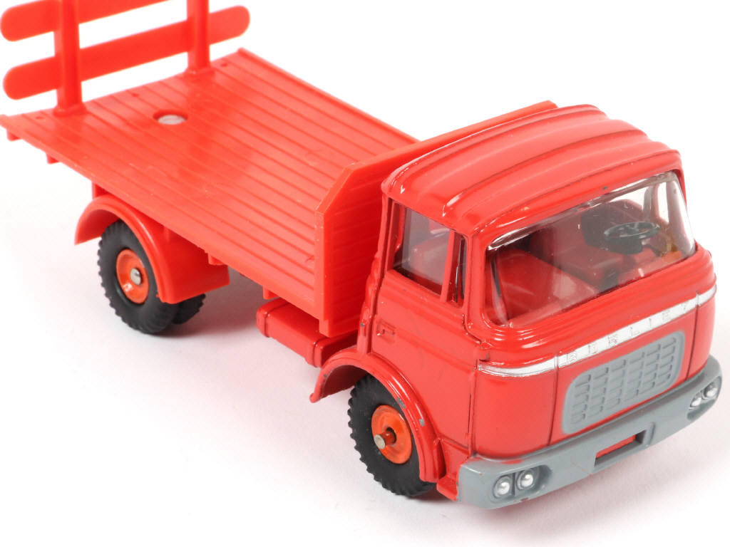Lot 119 - DINKY TOYS (FRANCE) (1)