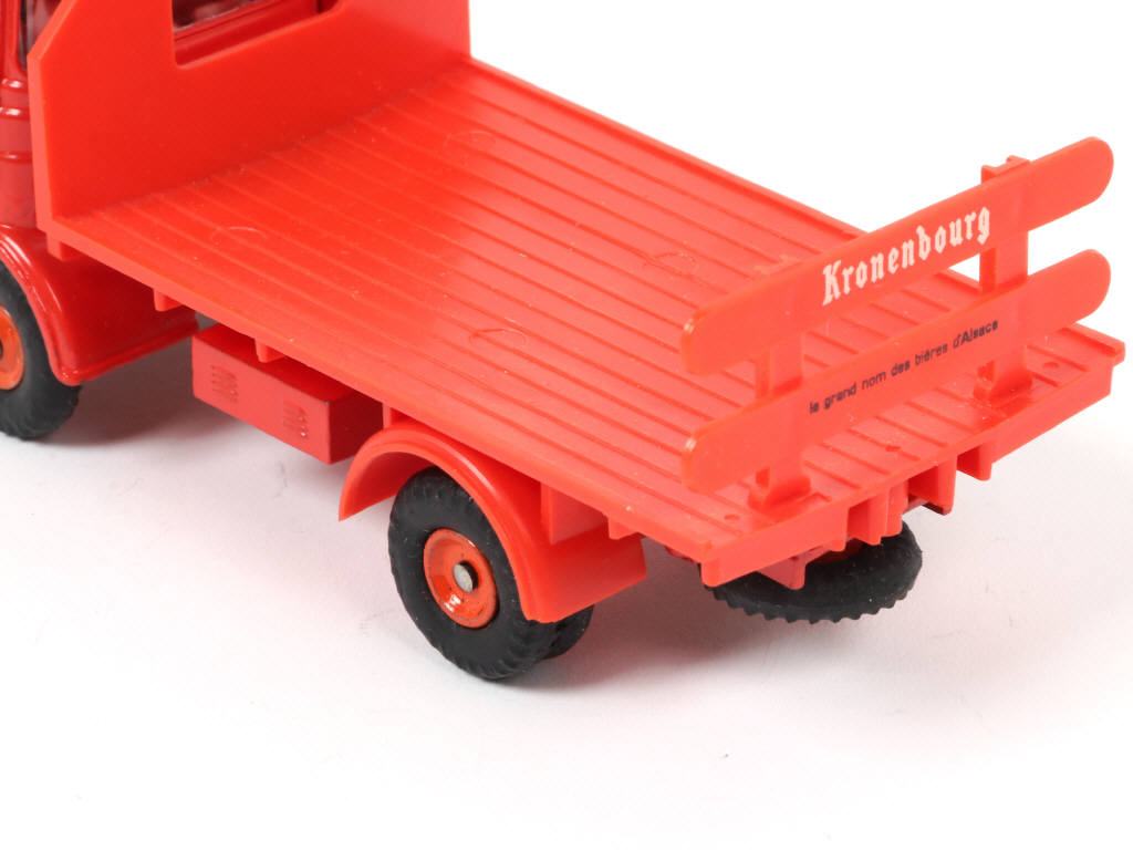 Lot 119 - DINKY TOYS (FRANCE) (1)